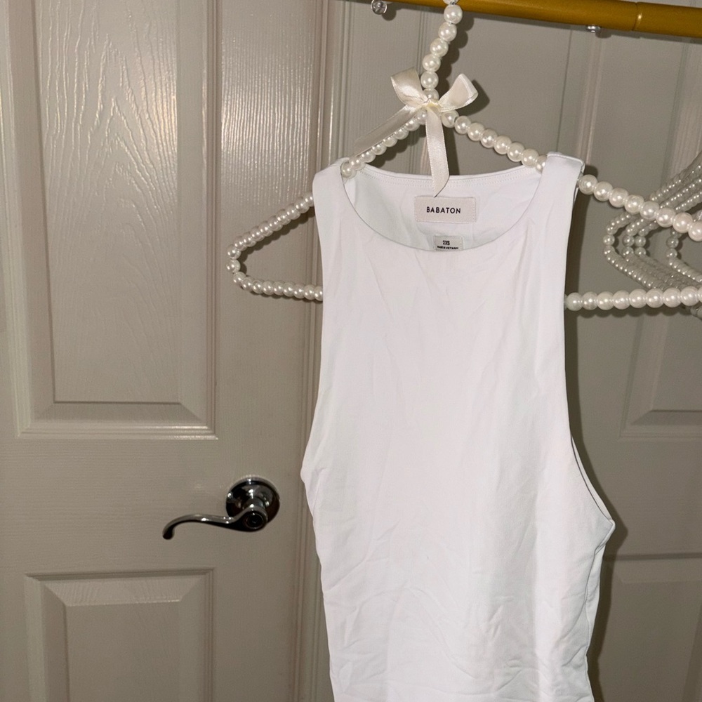 Babaton Classic White Top